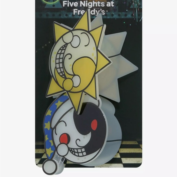 Five Nights At Freddy's Security Breach Sun & Moon Glow-In-The-Dark Hair Clips - Picture 1 of 4